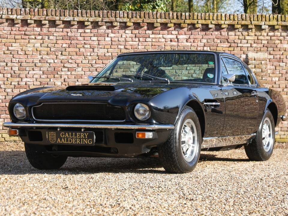 Image 1/50 of Aston Martin DBS V8 (1972)