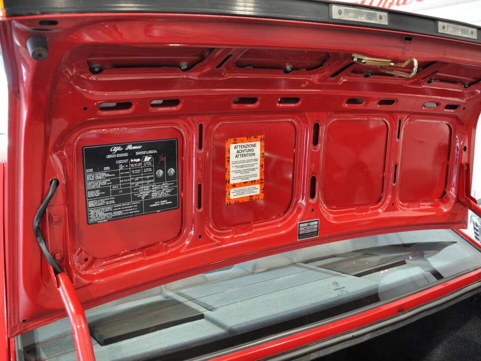 Bild 15/30 von Alfa Romeo 75 2.0 Twin Spark (1988)