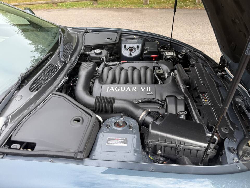 Image 21/23 of Jaguar XK8 4.0 (2001)