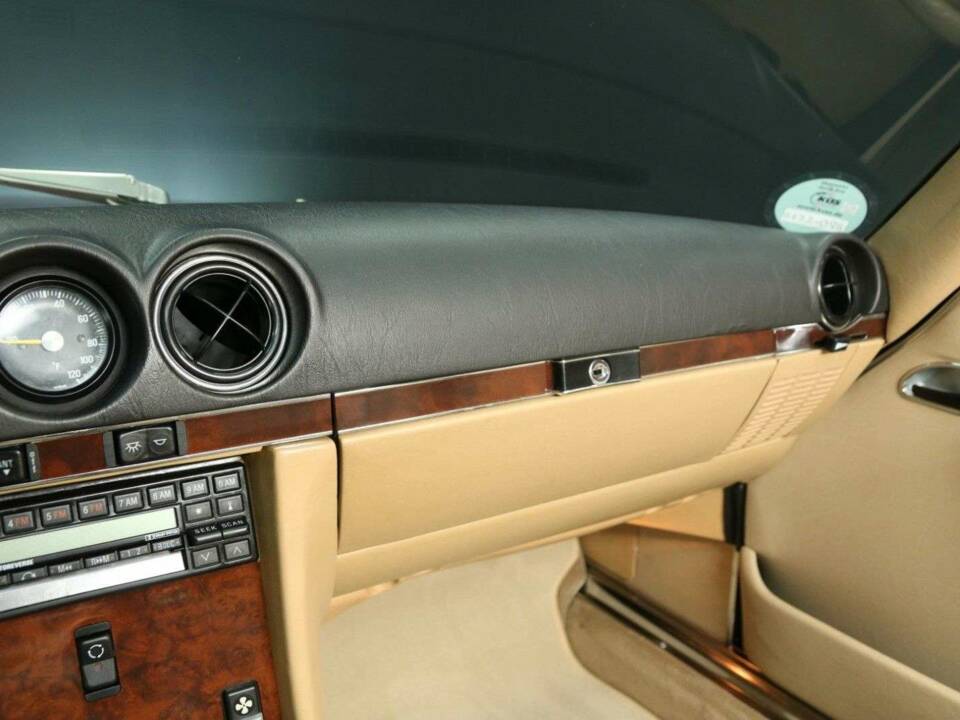 Bild 17/30 von Mercedes-Benz 560 SL (1989)