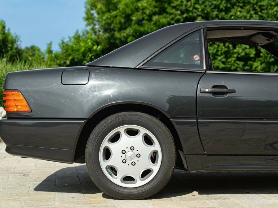 Image 19/50 of Mercedes-Benz 300 SL (1990)