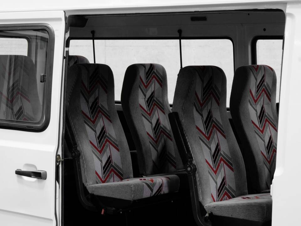 Immagine 25/43 di Mercedes-Benz MB 100 D lang (1993)