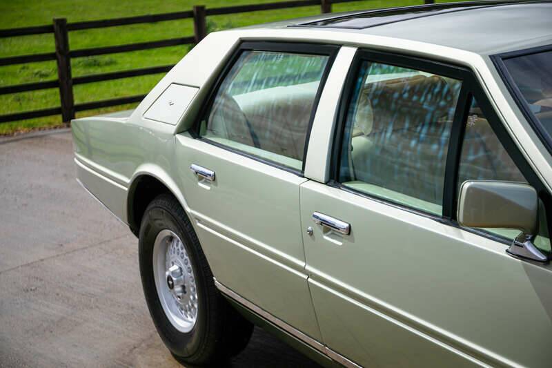 Image 15/39 of Aston Martin Lagonda (1982)