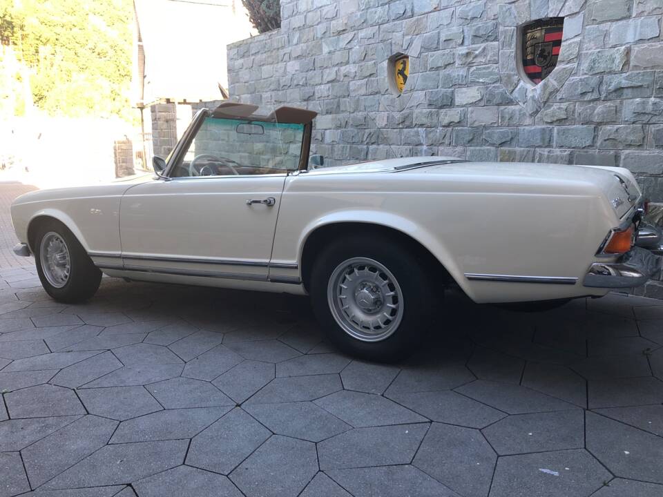Image 14/43 of Mercedes-Benz 230 SL (1967)