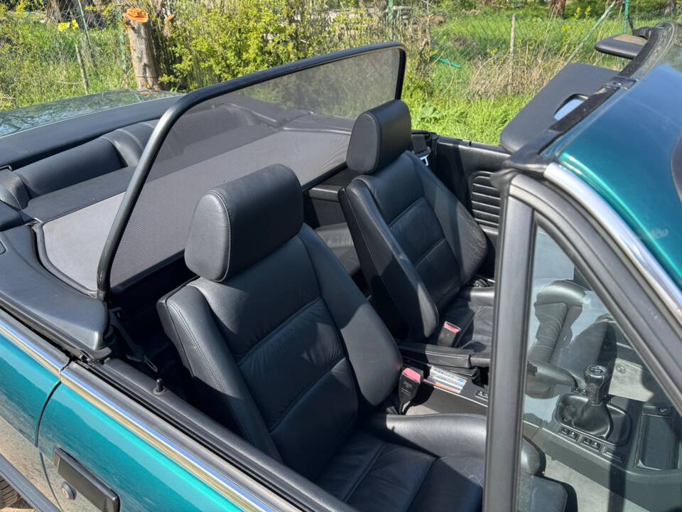 Image 6/11 de BMW 318i (1993)