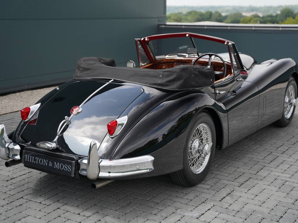 Image 32/50 of Jaguar XK 140 DHC (1956)