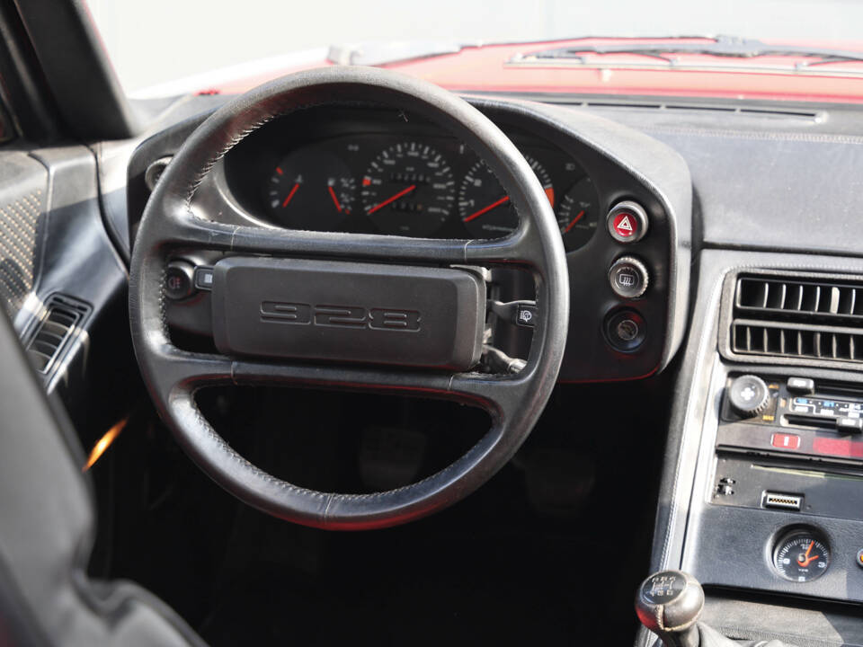Image 45/52 of Porsche 928 S (1980)