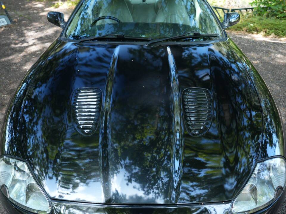 Image 23/50 of Jaguar XKR (1998)