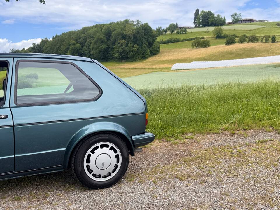 Afbeelding 17/18 van Volkswagen Golf Mk I GTI Pirelli 1.8 (1983)