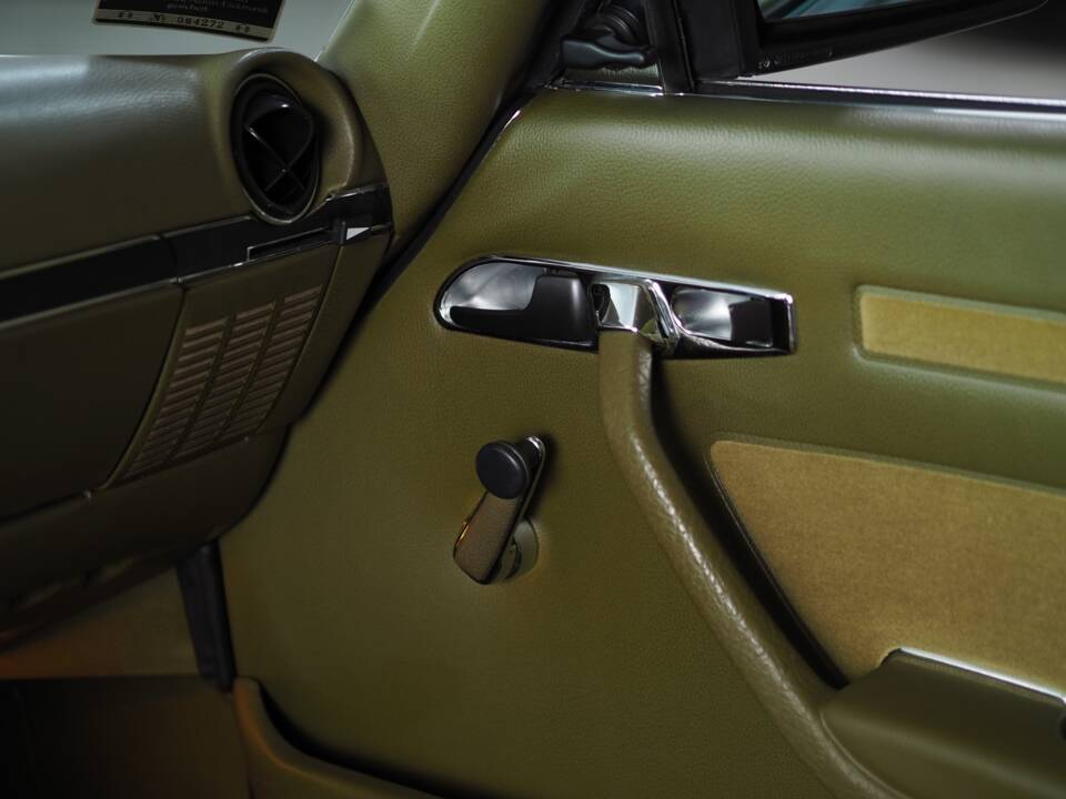 Image 58/66 of Mercedes-Benz 450 SLC (1977)