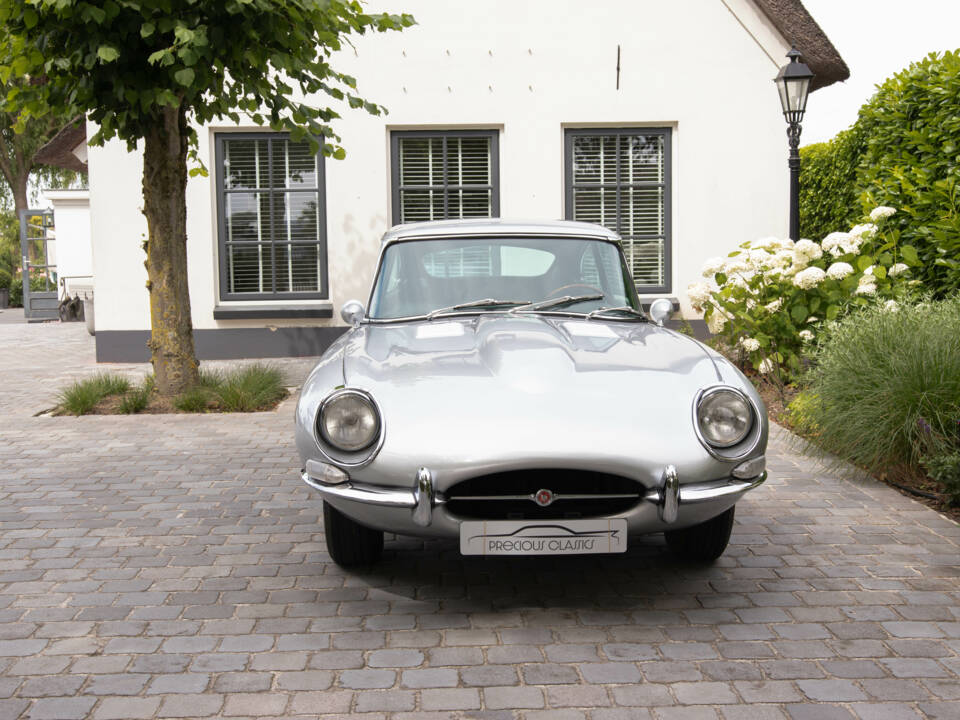 Image 2/57 of Jaguar E-Type (2+2) (1968)