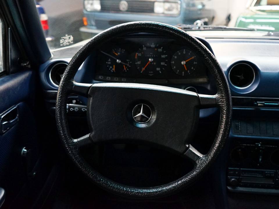 Afbeelding 21/37 van Mercedes-Benz 300 D (1982)