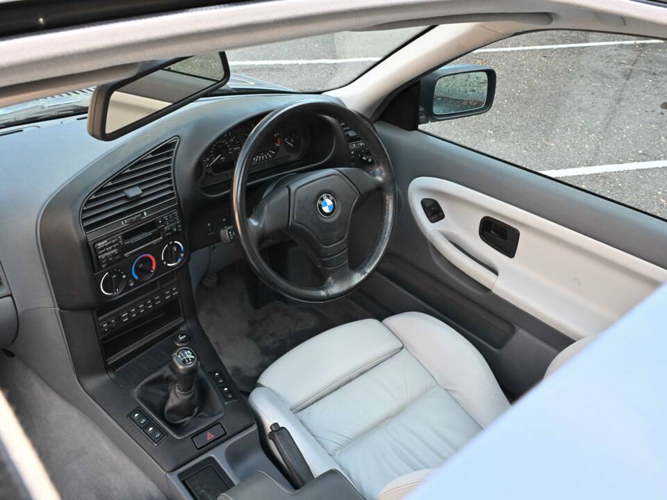 Imagen 43/47 de BMW 328i (1995)