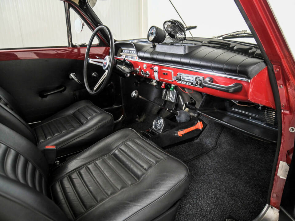 Image 12/50 of Volvo 1800 S (1965)
