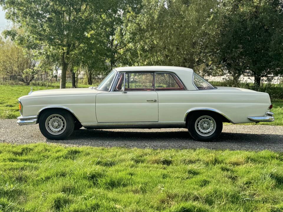 Image 6/132 of Mercedes-Benz 220 SE b (1963)