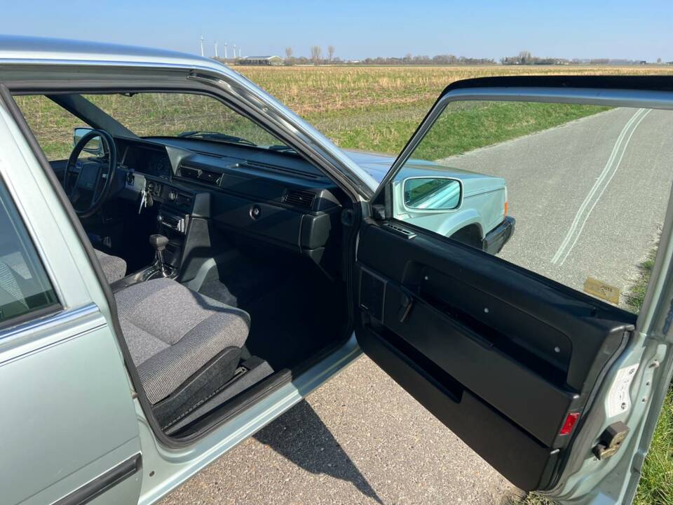 Image 32/41 of Volvo 740 (1987)