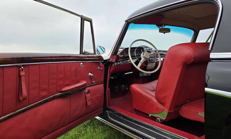 Image 2/8 of Mercedes-Benz 220 S (1959)