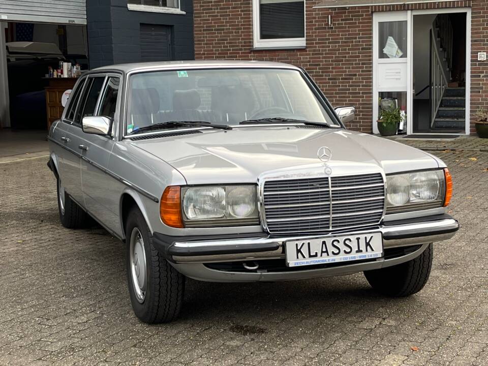 Image 6/51 of Mercedes-Benz 300 D lang (1985)