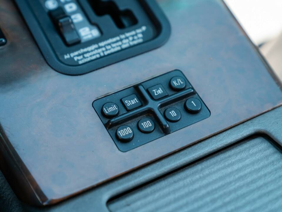 Image 36/45 of Mercedes-Benz 500 SL (1990)