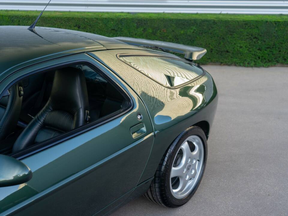 Afbeelding 3/46 van Porsche 928 GTS (1993)