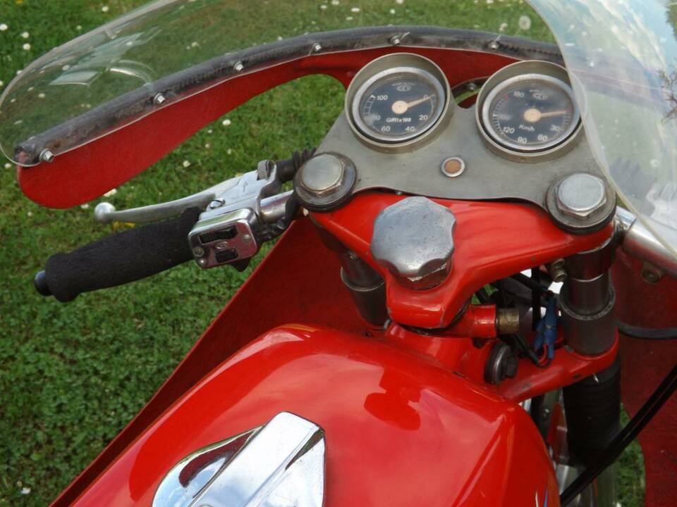 Afbeelding 13/50 van MV Agusta 350 S (1972)