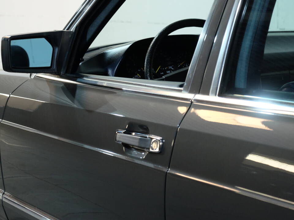 Image 10/31 of Mercedes-Benz 500 SEL (1987)