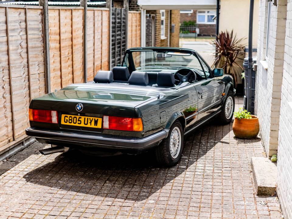 Bild 22/47 von BMW 320i (1990)