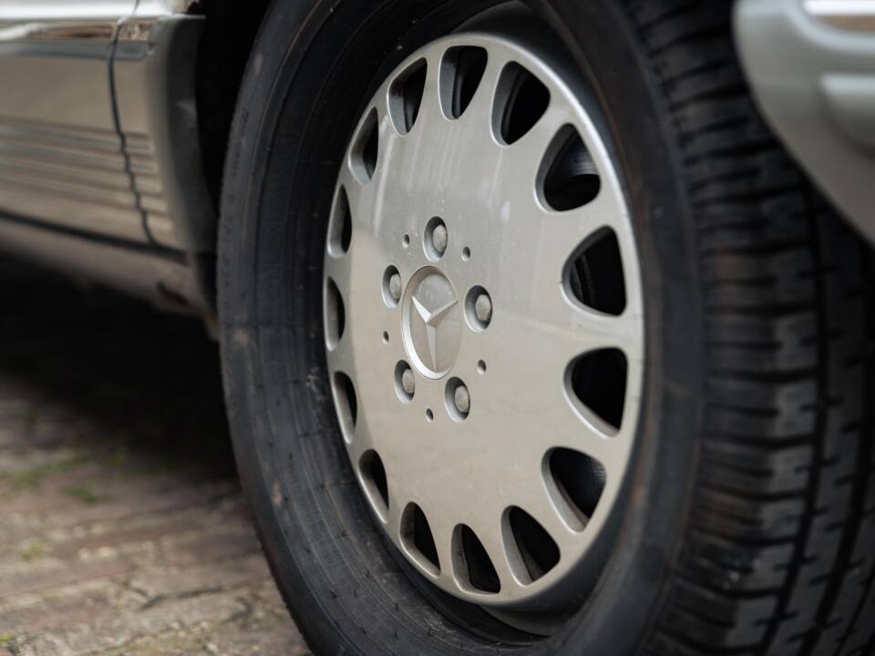 Image 34/50 of Mercedes-Benz 500 SEL (1984)