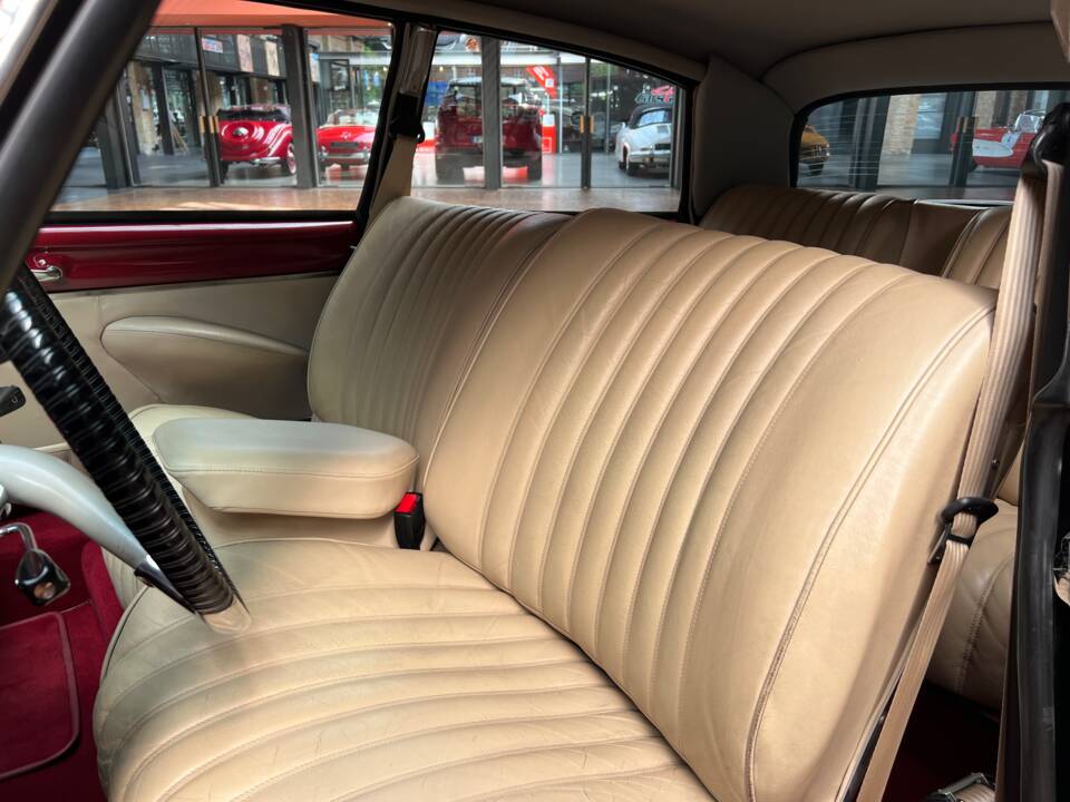 Image 21/37 of Citroën ID 19 (1967)