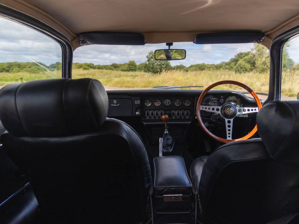 Image 47/50 of Jaguar E-Type (2+2) (1968)