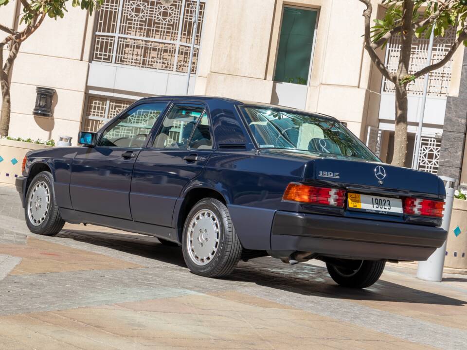 Bild 6/69 von Mercedes-Benz 190 E (1988)