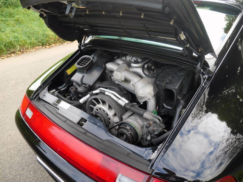 Image 19/36 de Porsche 911 Carrera 4S (1998)