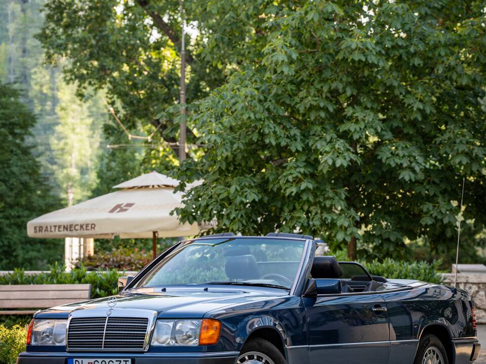 Obraz 34/50 pojazdu Mercedes-Benz 300 CE-24 (1992)