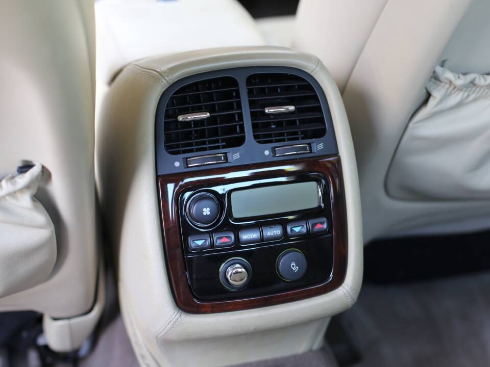 Imagen 38/77 de Jaguar XJ 8 4.2 (2005)