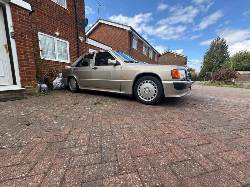 Image 20/50 of Mercedes-Benz 190 E 2.5-16 (1991)
