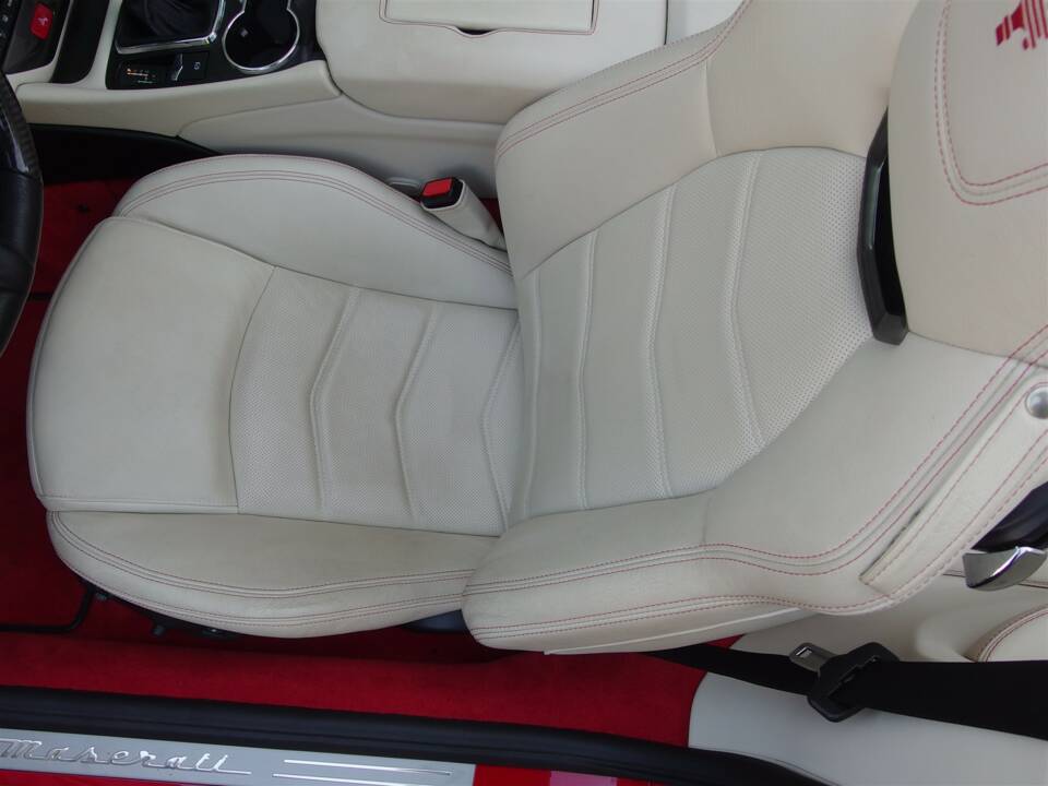 Image 53/99 of Maserati GranCabrio Sport (2015)
