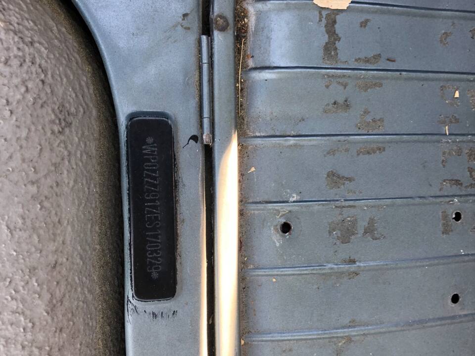 Image 32/50 of Porsche 911 Carrera 3.2 (1984)