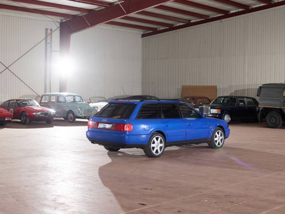 Image 20/113 of Audi S6 Plus Avant (1996)