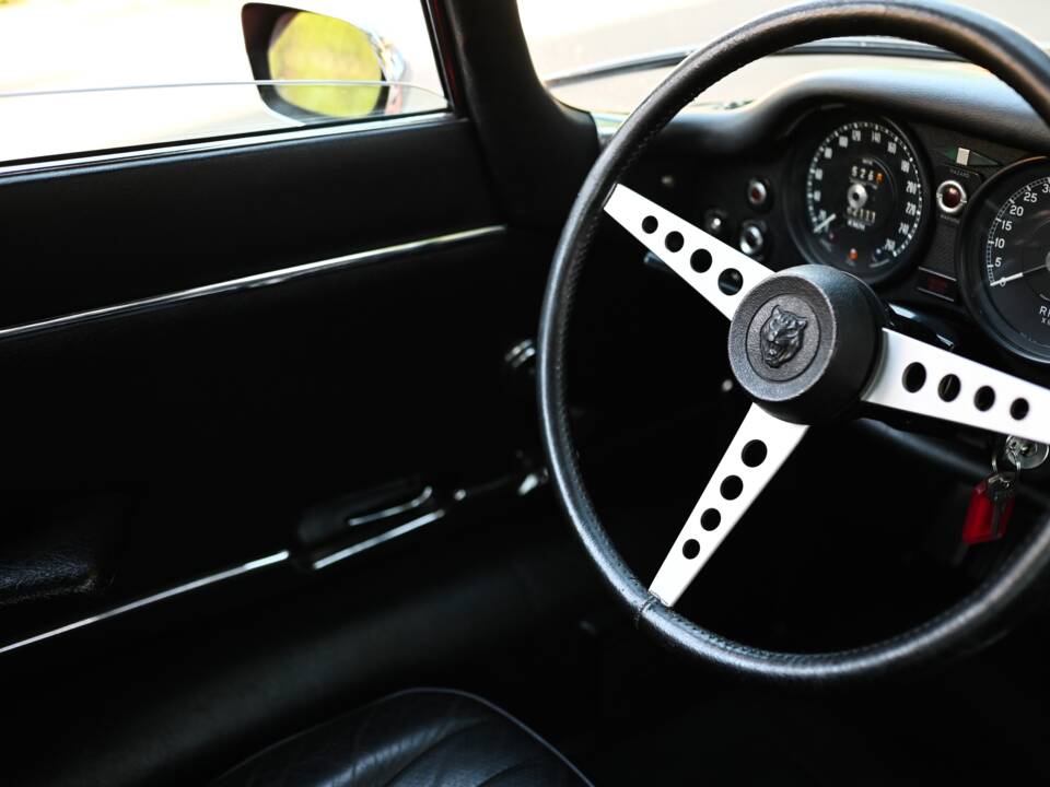 Immagine 33/39 di Jaguar E-Type V12 (2+2) (1973)
