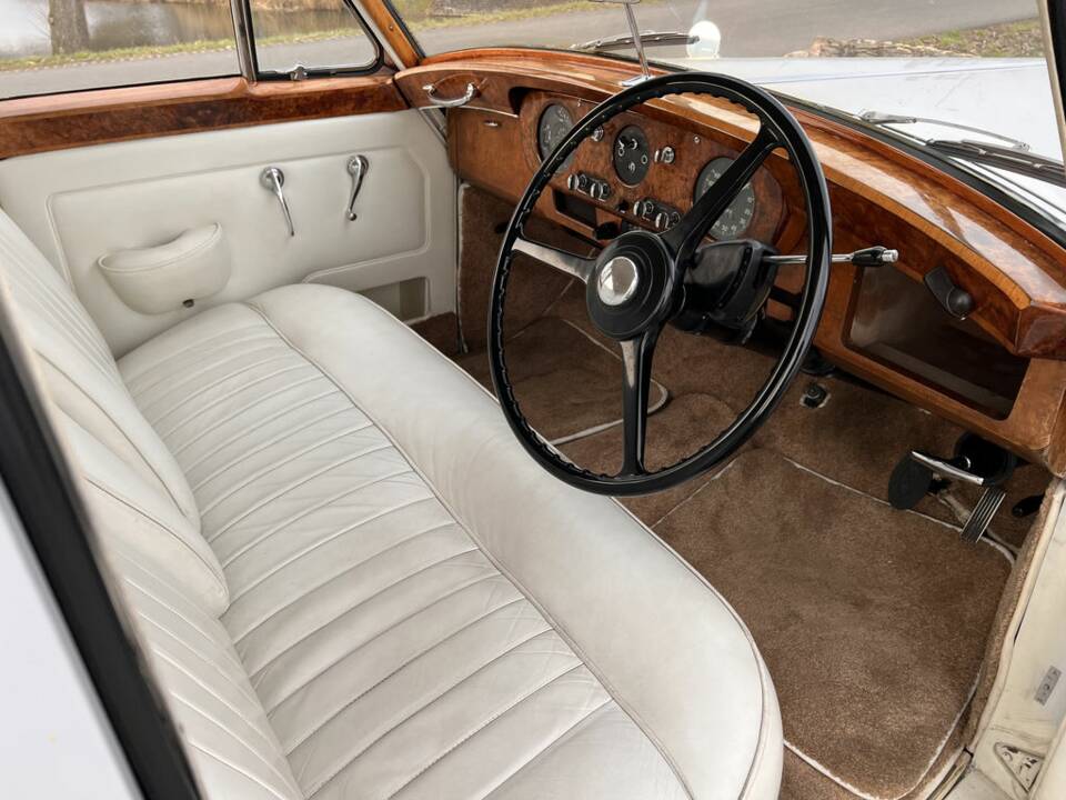 Image 2/8 of Rolls-Royce Silver Cloud I (1956)