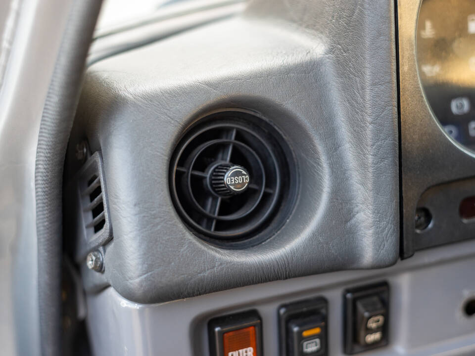 Image 73/100 of Toyota Land Cruiser HJ61 GX (1987)