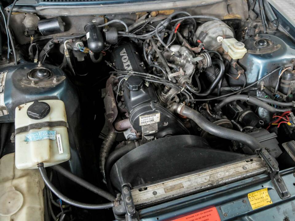 Immagine 43/50 di Volvo 240 GL (1990)