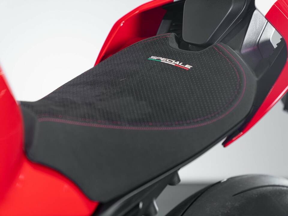 Immagine 8/45 di Ducati DUMMY (2019)