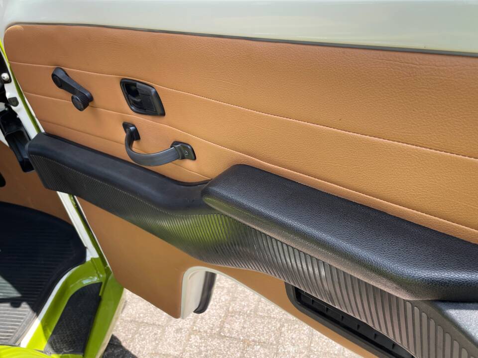 Image 36/73 of Volkswagen T2b Kombi (1978)