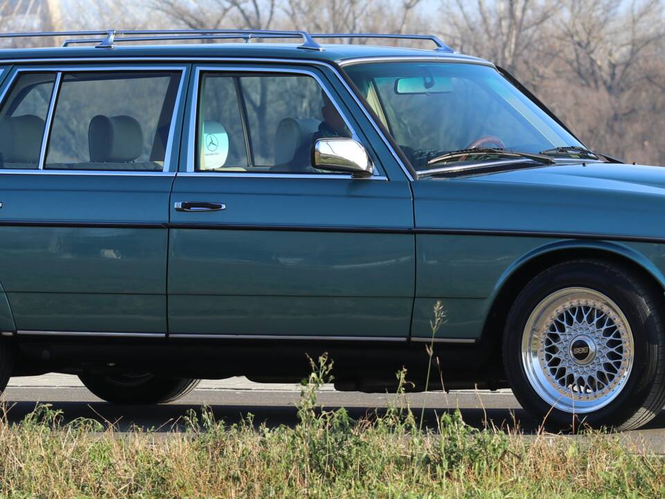 Image 1/24 of Mercedes-Benz 280 TE (1983)