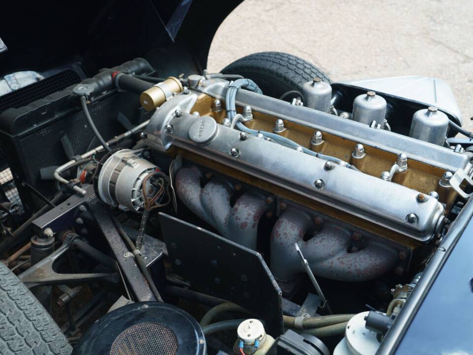 Image 31/35 de Jaguar E-Type (1968)