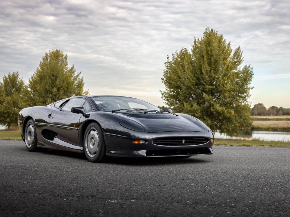 Image 43/60 of Jaguar XJ 220 (1992)