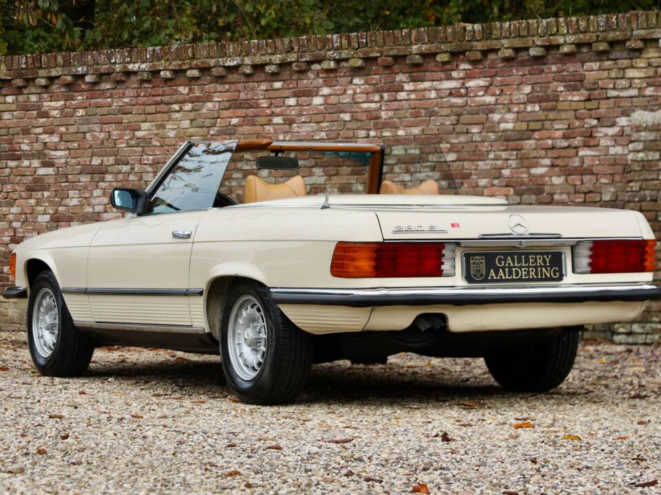 Imagen 2/50 de Mercedes-Benz 280 SL (1976)