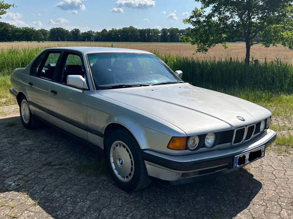 Image 3/33 de BMW 735i (1990)