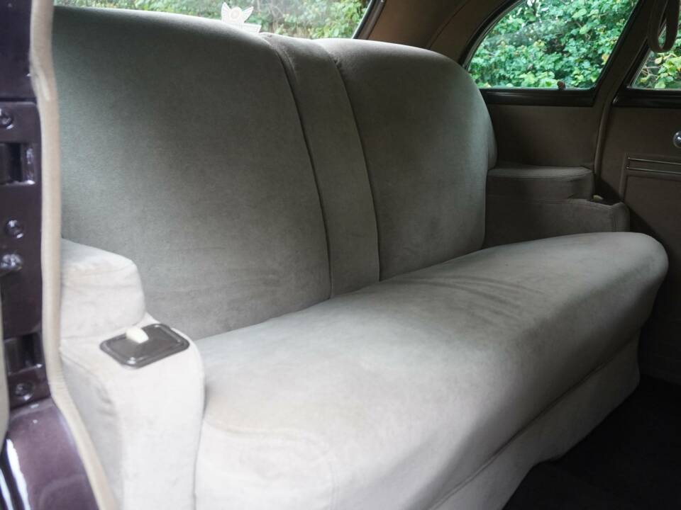Image 15/20 of Buick 60 Century (1940)
